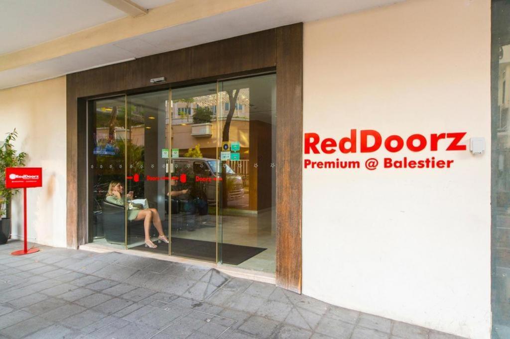 Отель Reddoorz Premium @ Balestier Сингапур Экстерьер фото