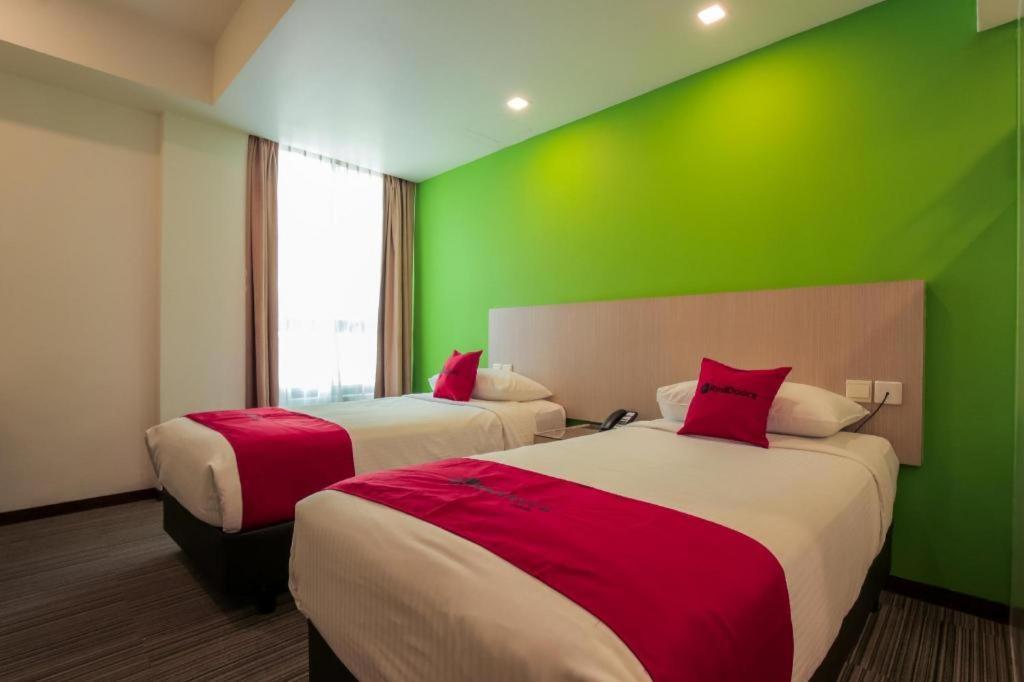 Отель Reddoorz Premium @ Balestier Сингапур Экстерьер фото