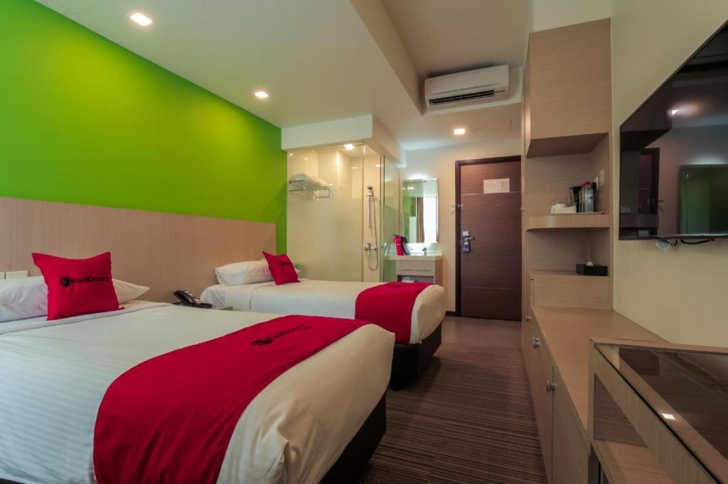 Отель Reddoorz Premium @ Balestier Сингапур Экстерьер фото