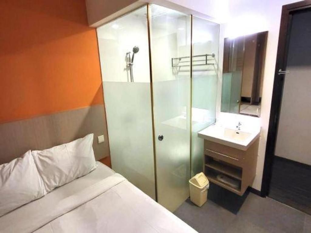 Отель Reddoorz Premium @ Balestier Сингапур Экстерьер фото