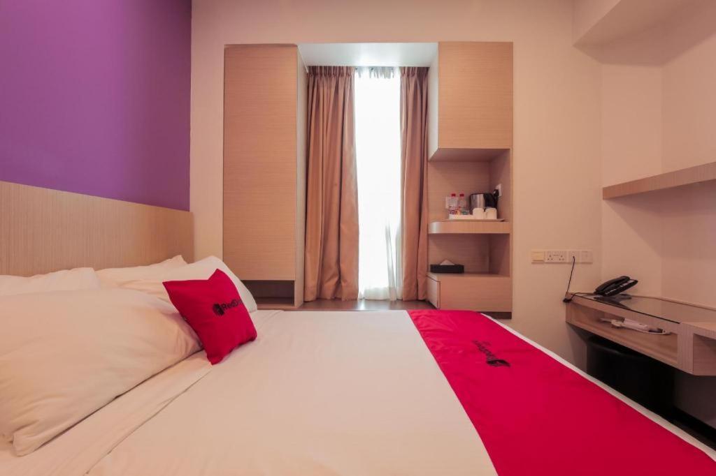 Отель Reddoorz Premium @ Balestier Сингапур Экстерьер фото