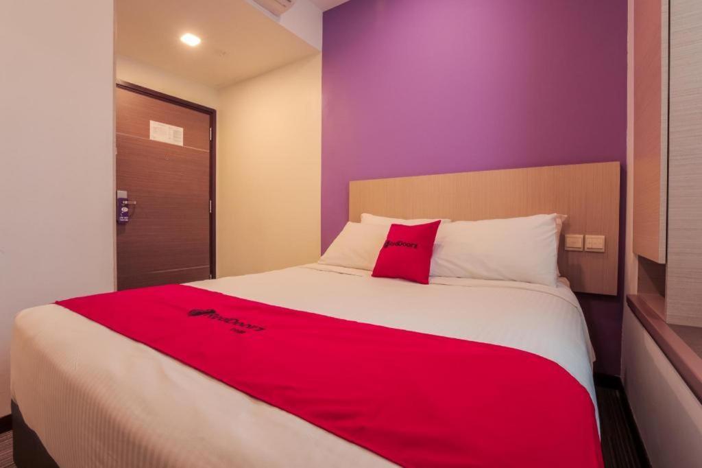 Отель Reddoorz Premium @ Balestier Сингапур Экстерьер фото